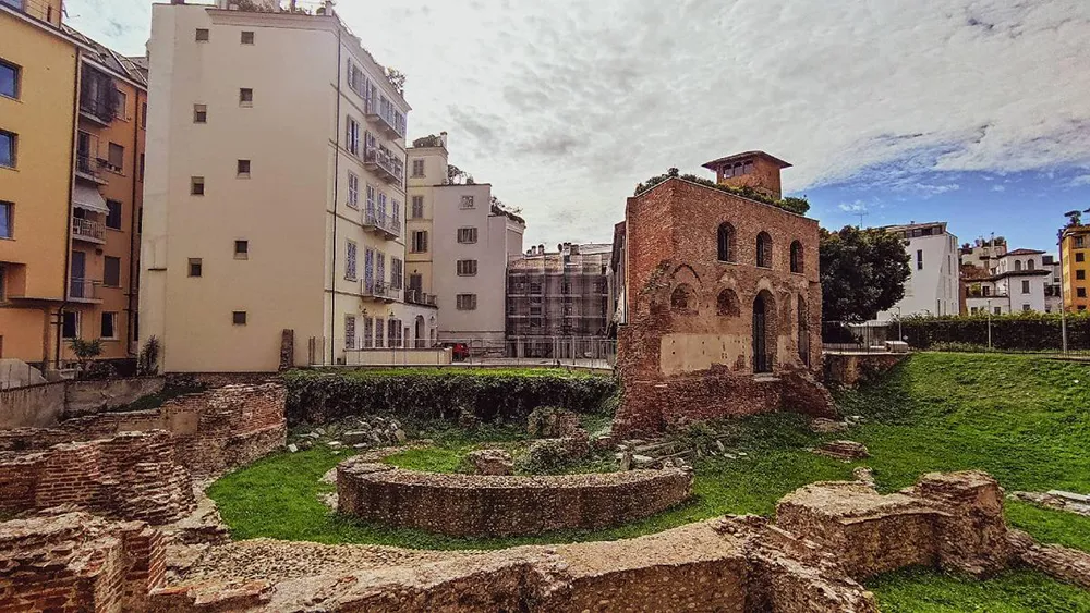 Ruinas del palazzo imperial - Torre Gorani